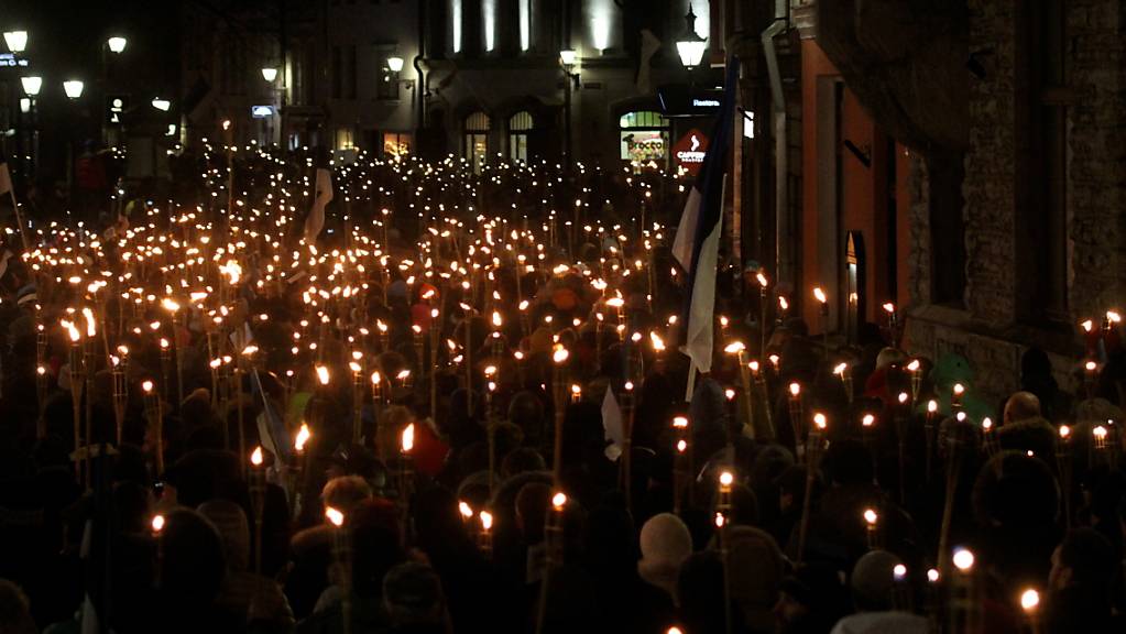 In Estland sind am Samstag zahlreiche Menschen gegen die Regierung auf die Strasse gegangen. (Archiv-/Symbolbild)