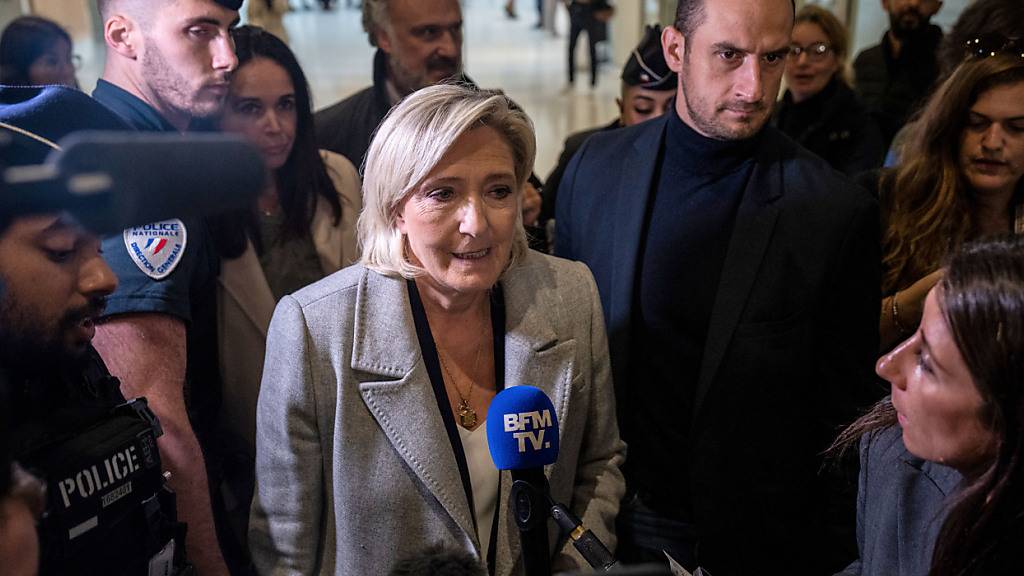 Prozess gegen Le Pen wegen Veruntreuung von EU-Geld gestartet