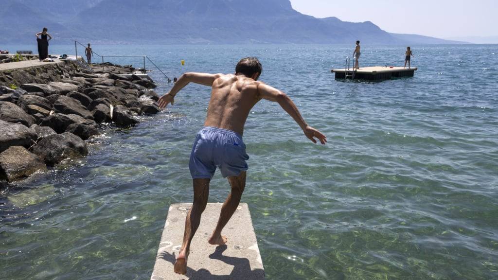 Abkühlung wann immer möglich ist ratsam bei der gegenwärtigen Hitze. (Bild vom Juni am Genfersee)
