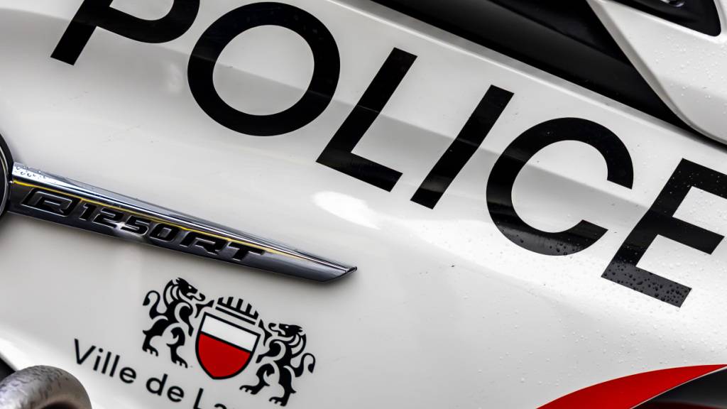 Nach ersten Erkenntnissen der Stadtpolizei Lausanne verlor die Motorradfahrerin die Kontrolle über ihr Fahrzeug und stürzte. Anschliessend wurde sie von einem 16-jährigen Motorradfahrer derselben Gruppe überrollt.(Symbolbild)