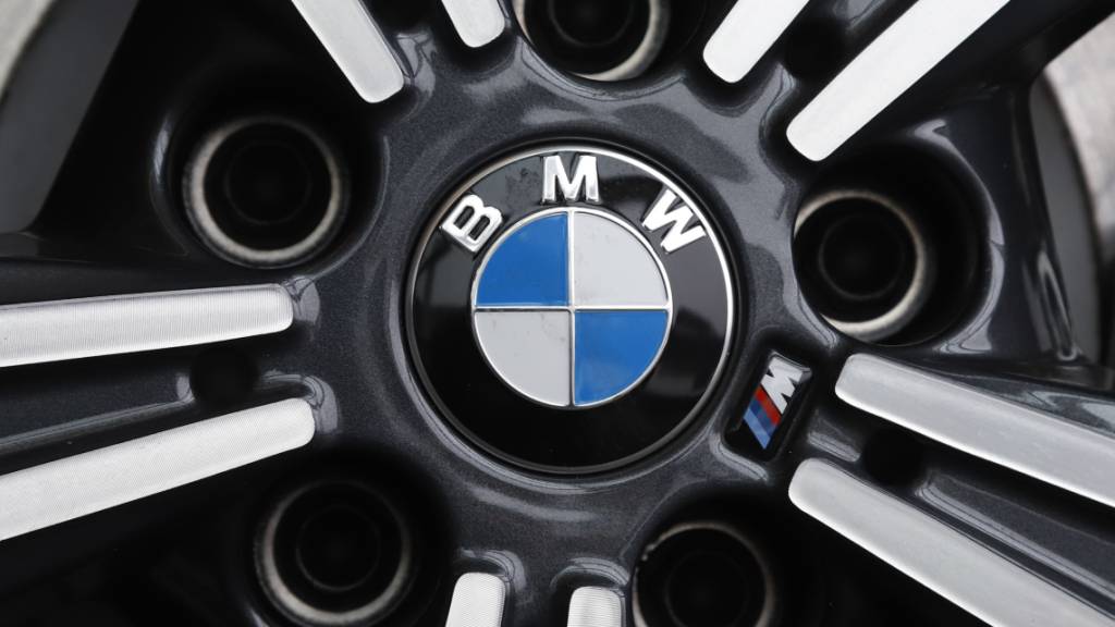Wegen des Coronavirus brechen die Verkäufe beim deutschen Autohersteller BMW regelrecht ein. (Archivbild)