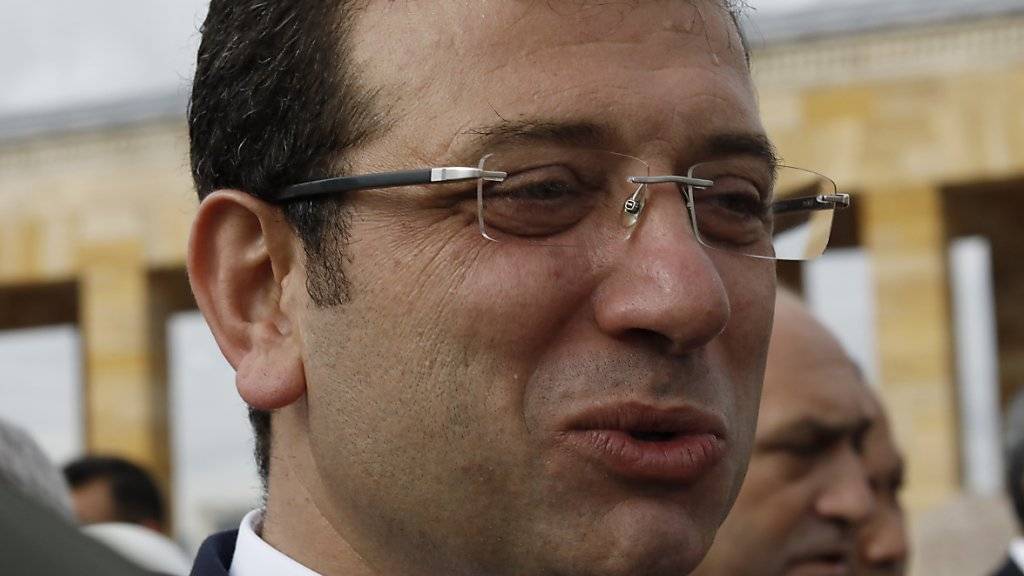 Istanbuls Bürgermeister Ekrem Imamoglu von der linksliberalen Partei CHP kritisierte, es sei inakzeptabel, demokratisch gewählte Bürgermeister abzusetzen und so den Willen des Volkes zu ignorieren. (Archivbild)