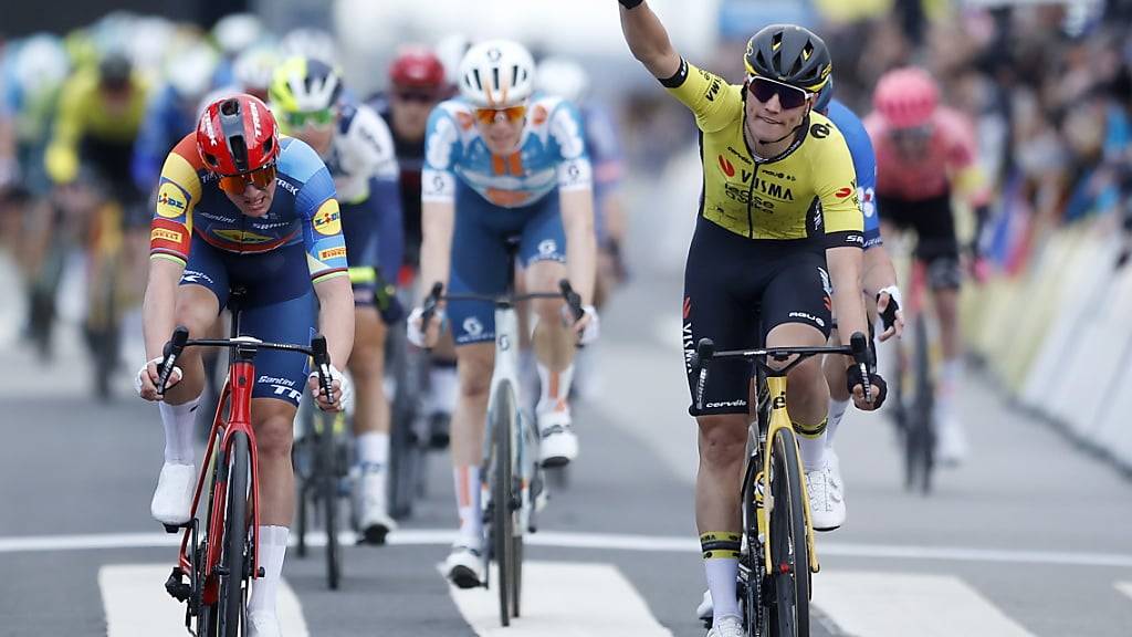 Der Niederländer Olav Kooij feiert zum Auftakt von Paris - Nizza einen Sprintsieg