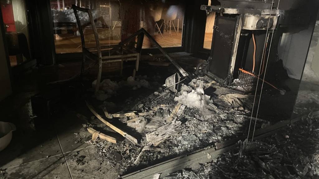 Der brennende Adventskranz hinterliess ein Bild der Zerstörung. Mehrere zehntausend Franken Schaden richtete das Feuer in Davos an.