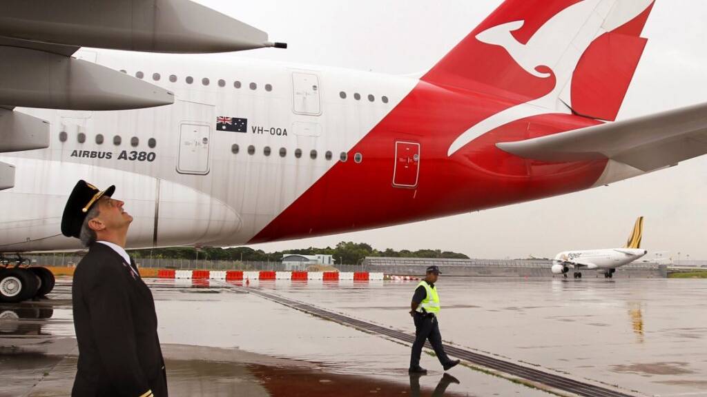 Die australische Fluggesellschaft Qantas hebt die Pflicht zur Mund-Nasen-Bedeckung für die Crews und Passagiere auf gewissen Flügen auf. (Archivbild)
