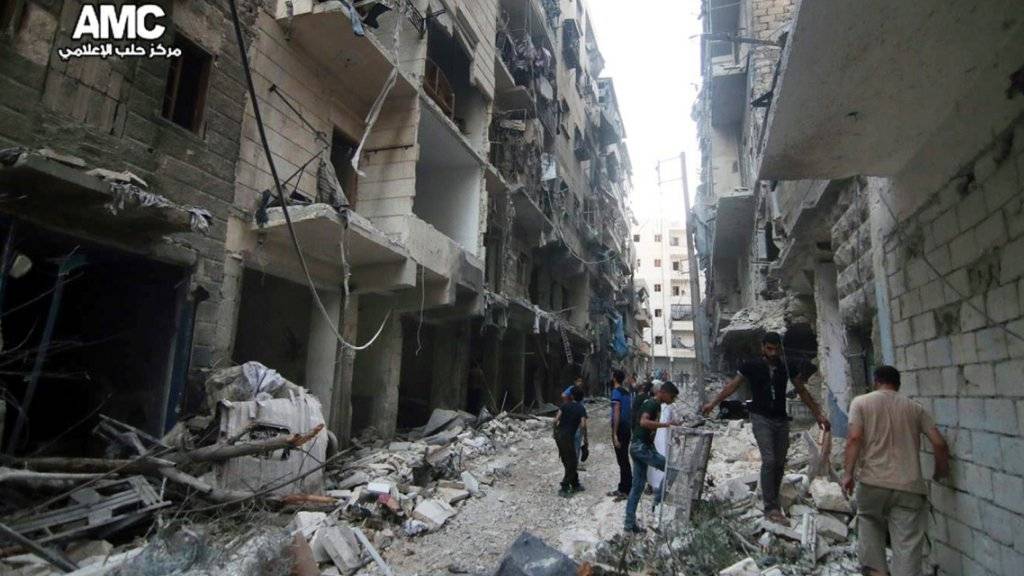 Bilder der oppositionellen Gruppe AMC zeigen eine zerstörte Stadt: Laut WHO werden in Aleppo Spitäler und Gesundheitseinrichtung gezielt unter Beschuss genommen.