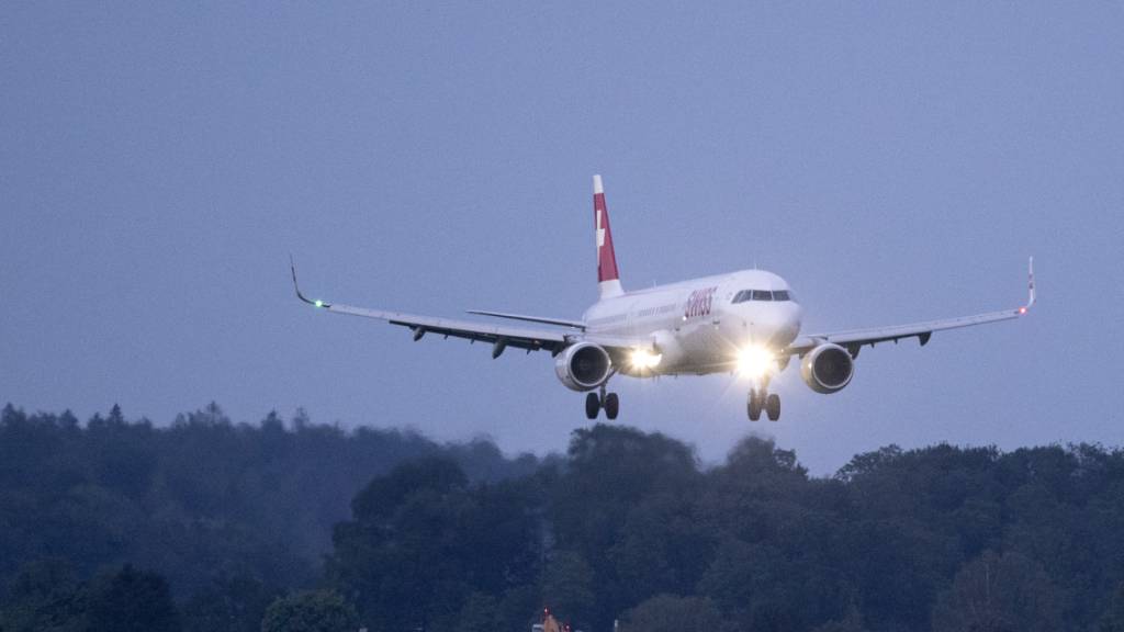 Auf Flügen werden die Passagierdaten vor der Landung in der Schweiz aufgenommen. (Symbolbild)
