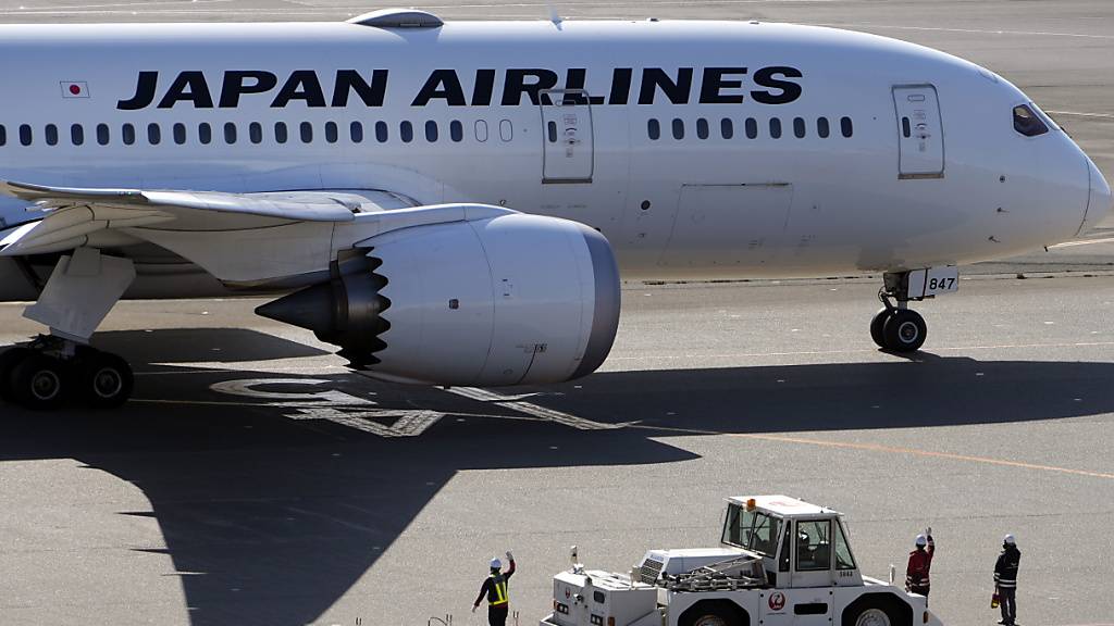 Die Fluggesellschaft Japan Airlines ist eigenen Angaben zufolge Opfer eines Cyberangriffs geworden. (Archivbild)