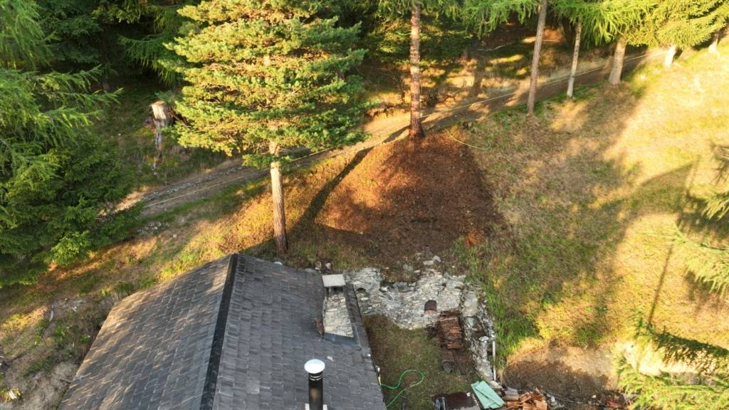 Böschungsbrand und Falschalarm in Graubünden