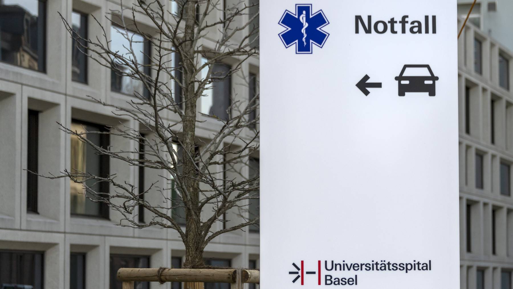 Das Universitätsspital Basel nimmt zwei Corona-Patienten aus dem Elsass auf. (Symbolbild)