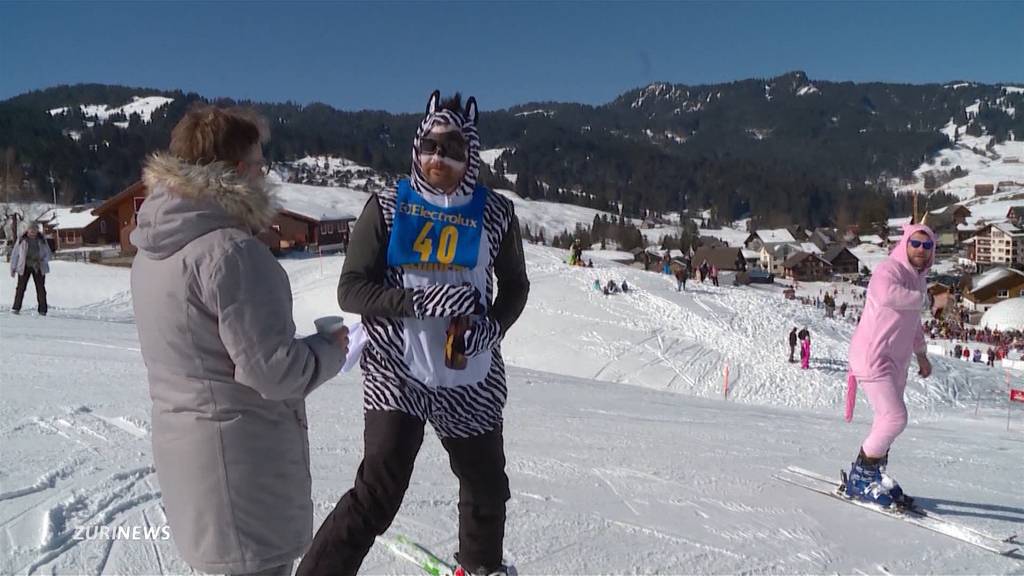 Fasnacht auf der Skipiste: Spezielles Gaudi in Oberiberg