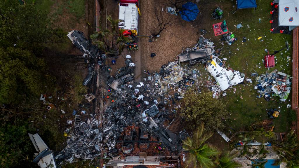 Bergungsarbeiten nach Flugzeugabsturz in Brasilien