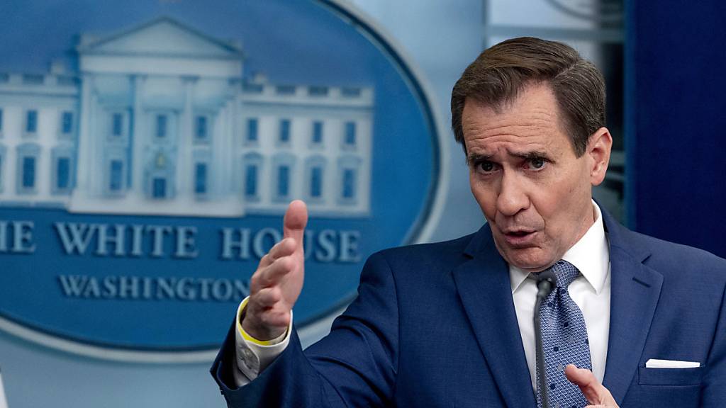 ARCHIV - John Kirby, Kommunikationsdirektor des Nationalen Sicherheitsrats im Weißen Haus, spricht während einer Pressekonferenz im Weißen Haus. Angesichts der zugespitzten Lage zwischen Israel und der Hisbollah im Libanon bemüht sich die US-Regierung um eine Deeskalation. Foto: Andrew Harnik/AP/dpa