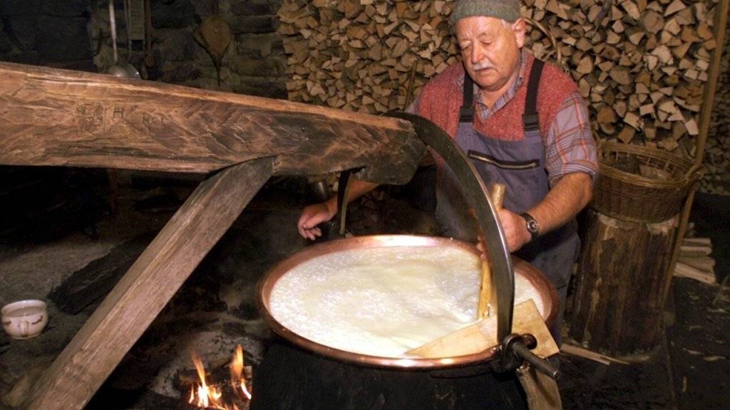 Die traditionelle alpine Käserei darf ohnehin auf eine stolze Geschichte zurückblicken. Eine neue Studie zeigt, wie weit diese tatsächlich zurückreicht. (Symbolbild)