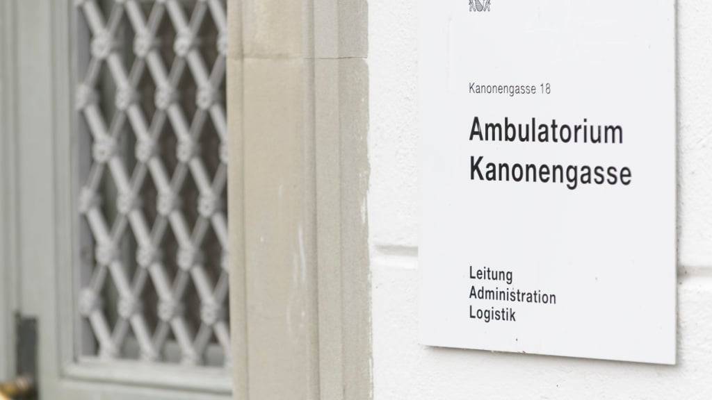 Der Zürcher Stadtrat will Sans-Papiers dauerhaft medizinisch versorgen Diese können sich unter anderem an das Ambulatorium Kanonengasse wenden. (Archivbild)