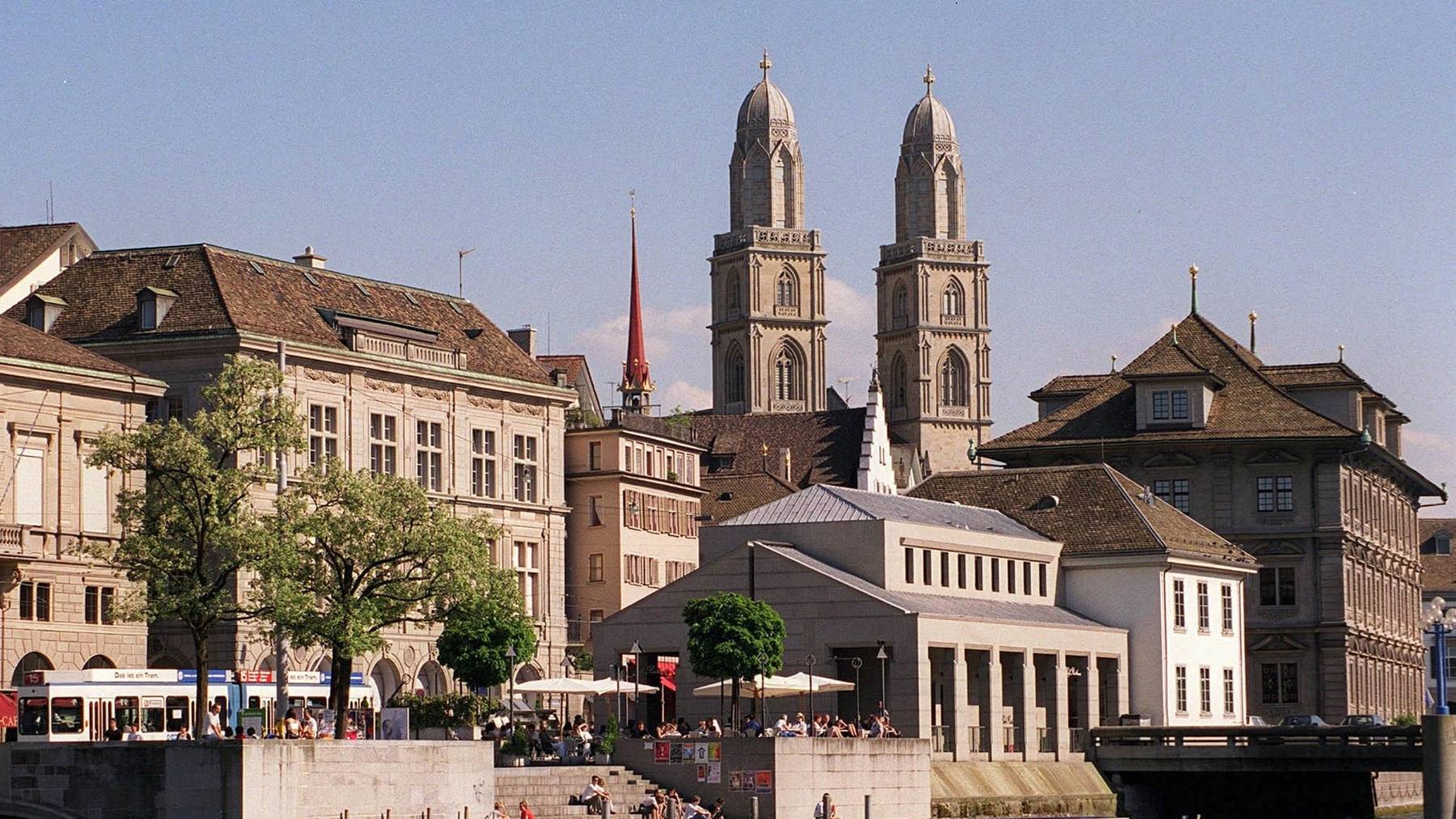 Die Stadt Zürich verschärft als erste grosse Stadt der Deutschschweiz auf Gemeindeebene die Maskenpflicht.