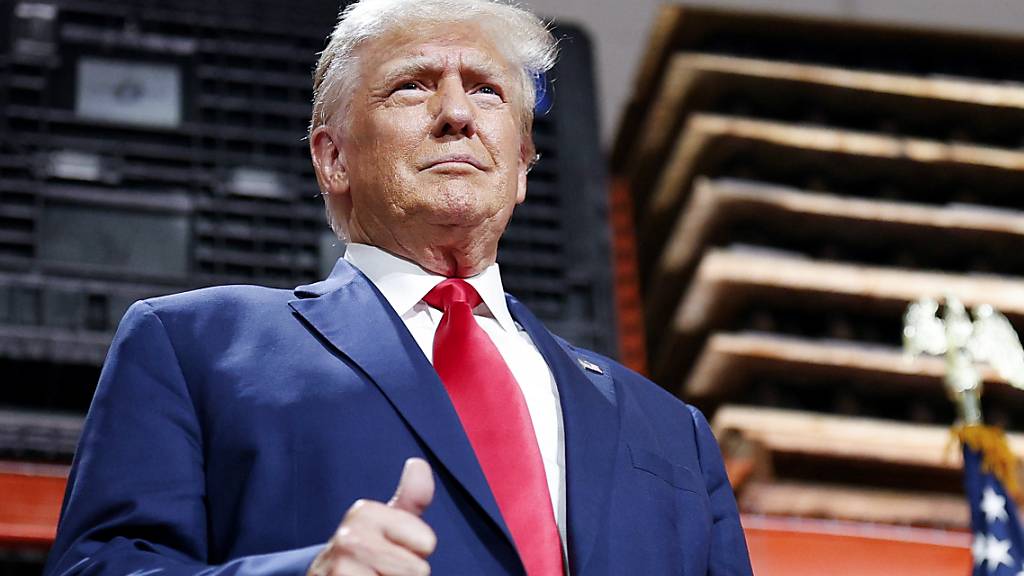 Donald Trump ist vor einem New Yorker Berufungsgericht mit dem Versuch gescheitert, einen Betrugsprozess gegen ihn aufzuschieben. Das Verfahren solle nun wie geplant am kommenden Montag starten. Foto: Mike Mulholland/AP/dpa