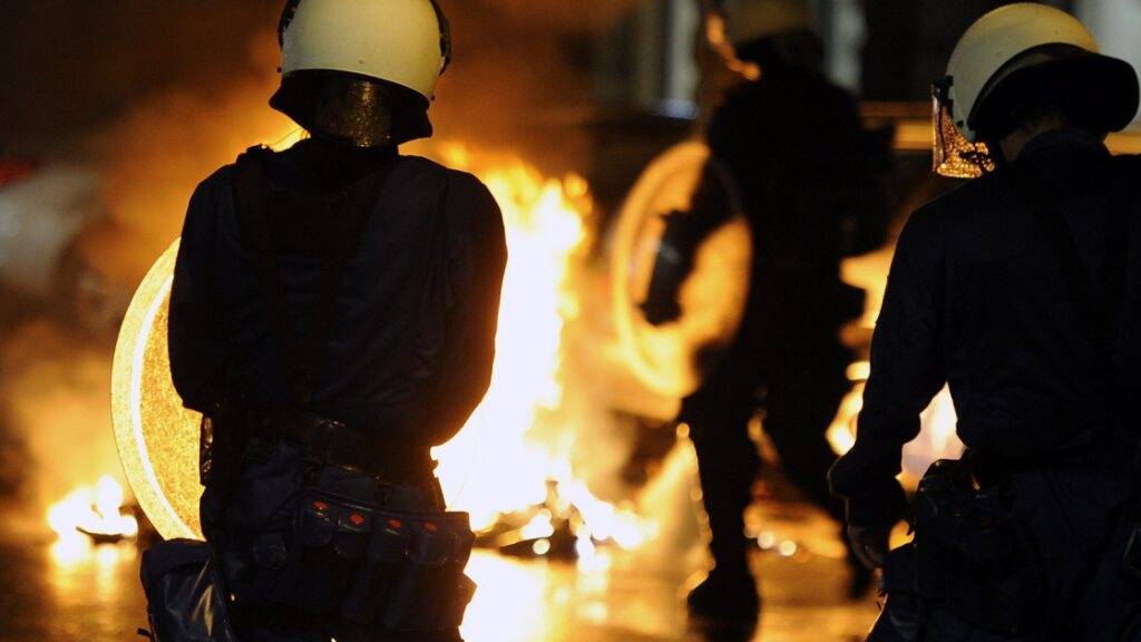 Eine Mehrheit des Zürcher Kantonsrats will Demonstrantinnen und Demonstranten zur Kasse bitten. Das letzte Wort hat das Volk. (Symbolbild)