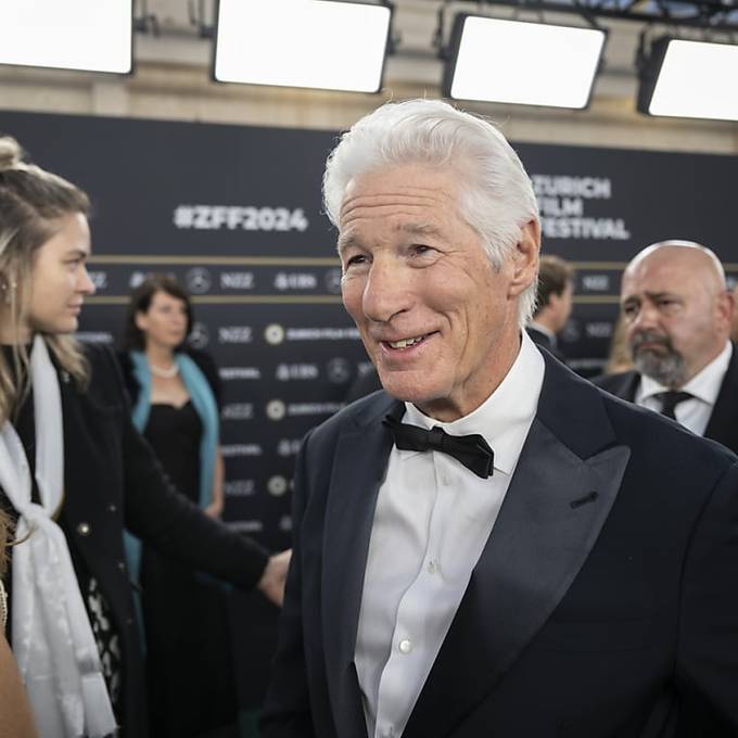 Richard Gere bringt auch mit 75 die Frauen zum Kreischen