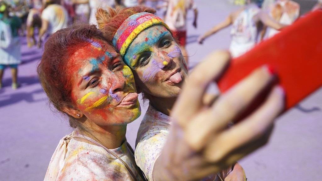 Selfies auf Facebook interessieren nicht nur die Freunde. Auch Personalchefs suchen auf der Plattform nach «Einblicken in die Persönlichkeit» eines Kandidaten. (Symbolbild)