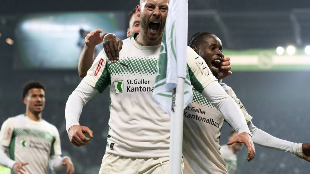 Matchwinner Carlo Boukhalfa jubelt über den 2:1-Treffer