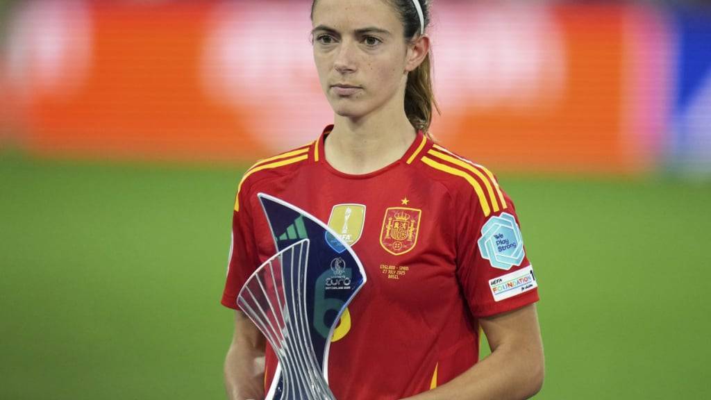 Aitana Bonmati erhält den Preis als «Best Player» der EM - ein schwacher Trost für die Spanierin nach dem verlorenen Penaltyschiessen gegen England