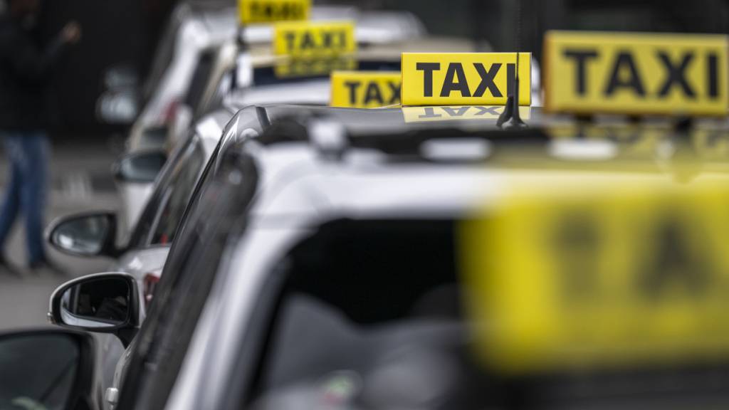 Die SVP will, dass die Regierung gegen überhöhte Taxipreise vorgeht. (Symbolbild)