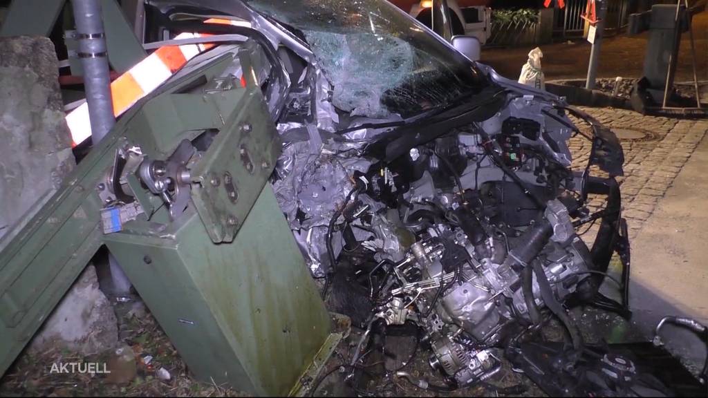  Zug kollidiert mit Auto auf Bahnübergang in Laufenburg