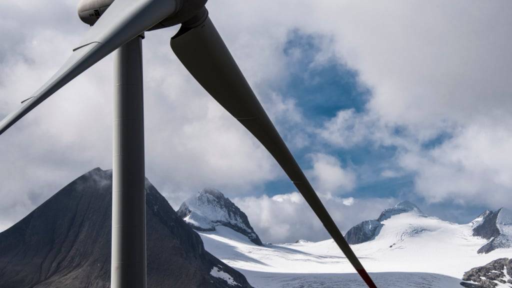 Seit Sonntag produzieren die beiden Windenergieanlagen der Windpark AG in Göschenen UR erstmals erneuerbaren Strom. (Symbolbild)