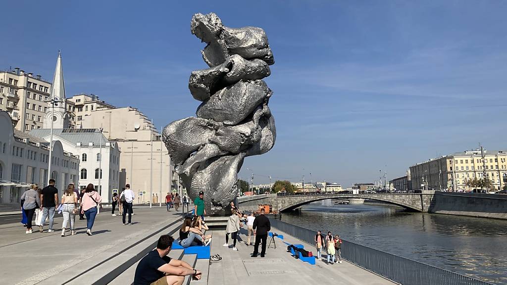 Die Skulptur «Big Clay #4» des Schweizer Künstlers Urs Fischer in Moskau.