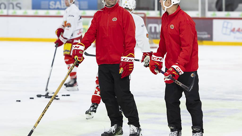 Zurück auf dem Eis in neuer Rolle: Biels Assistenztrainer Beat Forster (li.) mit seinem Chef Martin Filander