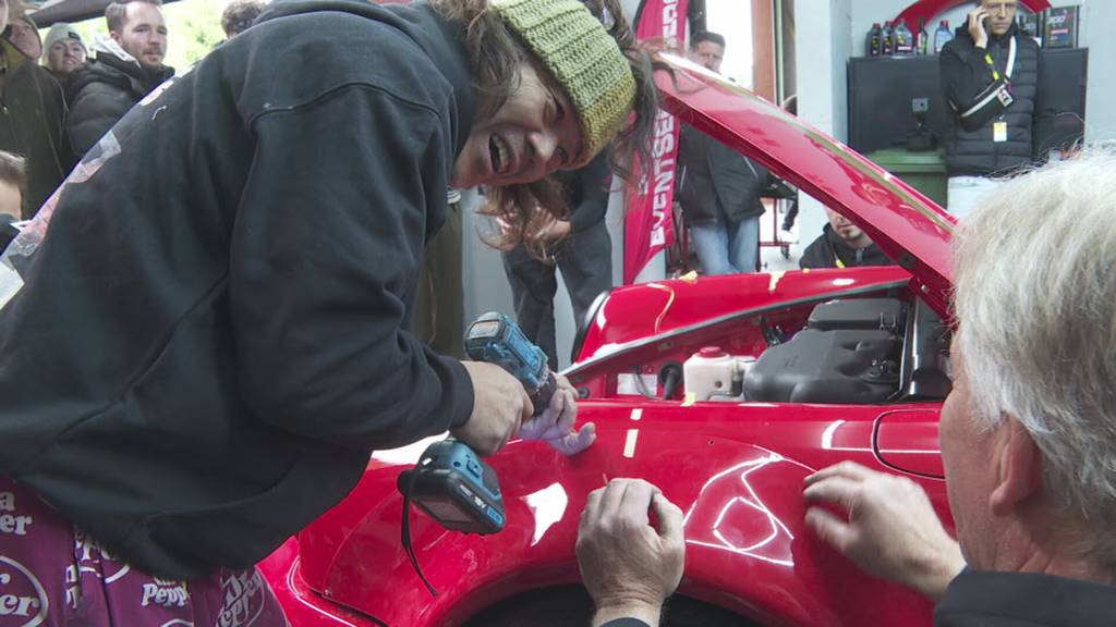 Weltweit bekannter Tuner baut Porsche im Event-Center Seelisberg um