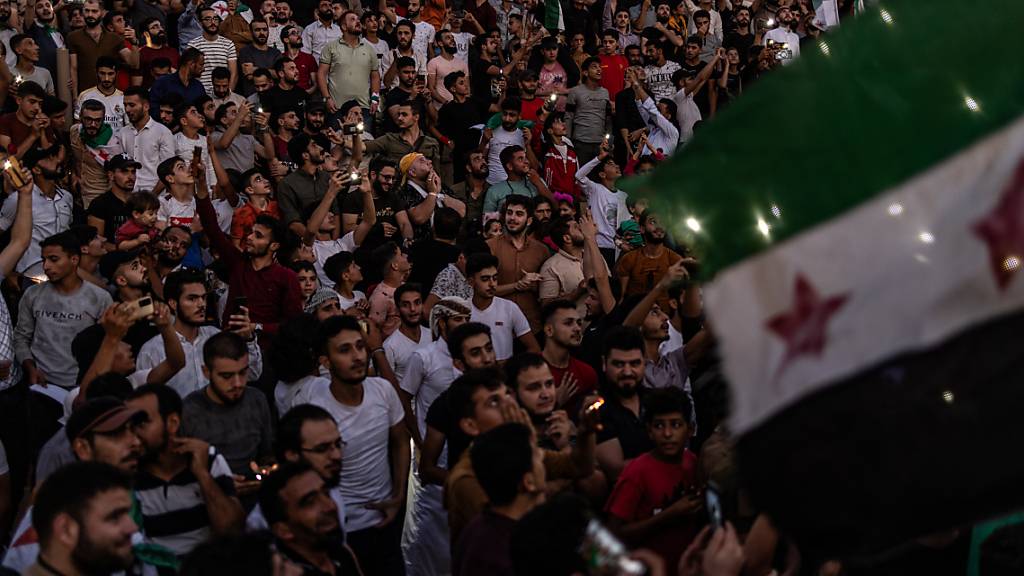 Rund 2000 Aktivisten haben erneut gegen die Regierung von Machthaber Baschar al-Assad demonstriert. Foto: Anas Alkharboutli/dpa