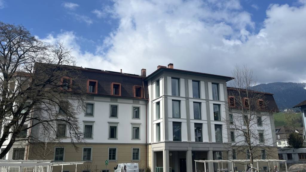 Die Luzerner Psychiatrie AG (Lups) blickt auf ein erfolgreiches Geschäftsjahr zurück. Das Bild zeigt das Gebäude der Psychiatrie Sarnen, einem Teil der Lups. (Archivbild)