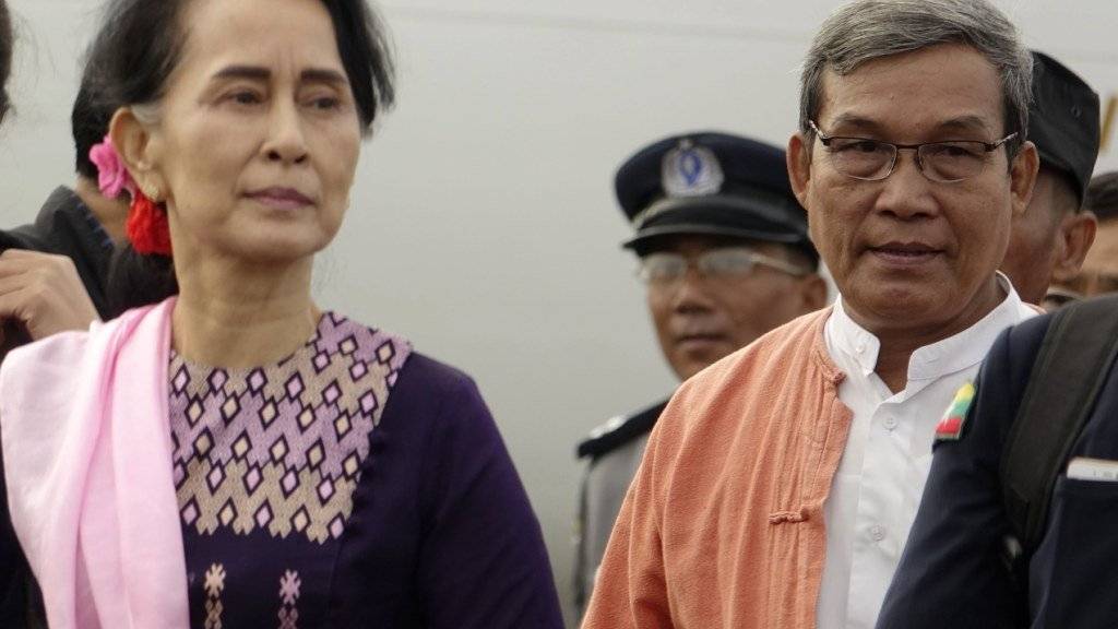 Die amtierende Regierungschefin von Myanmar, Aung San Suu Kyi, besuchte überraschend die Unruheregion Rakhine.