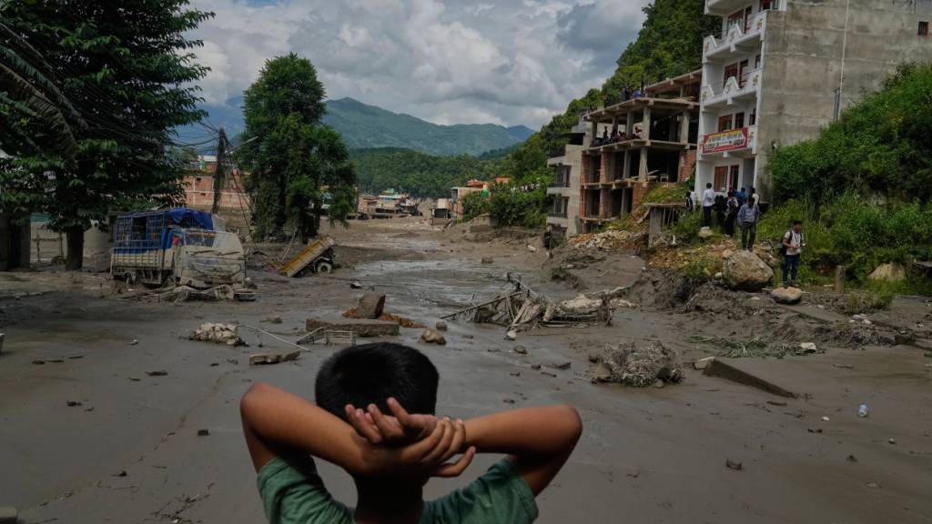 Polizei: Mindestens 72 Tote nach Sturzflut in Nepal