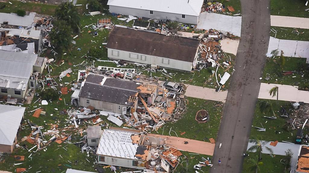 Von Tornados zerstörte Stadtteile sind auf diesem Luftbild nach dem Hurrikan «Milton» in Fort Pierce zu sehen. Foto: Gerald Herbert/AP/dpa