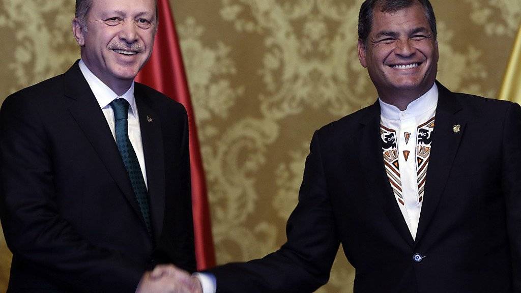 Türkeis Präsident Erdogan auf Besuch in Ecuador (im Bild: Präsident Correa): Er forderte erneut ein Ende der russischen Luftangriffe in Syrien.