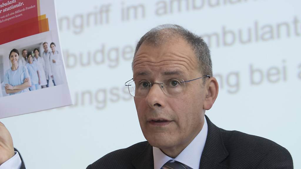 Der FMH-Präsident Jürg Schlup hat eine Aufstockung der Pflichtlager, lokale Produktionen sowie eine Modernisierung beim BAG gefordert. (Archivbild)