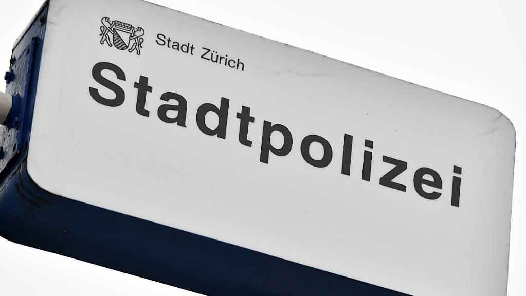 Polizeigrosseinsatz in Zürich wegen verwirrten Vaters: Er drohte, sein Kind aus dem zweiten Stock fallen zu lassen. (Symbolbild)