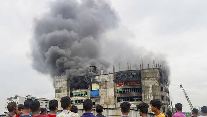 Festnahmen nach Fabrik-Feuer mit mehr als 50 Toten in Bangladesch 