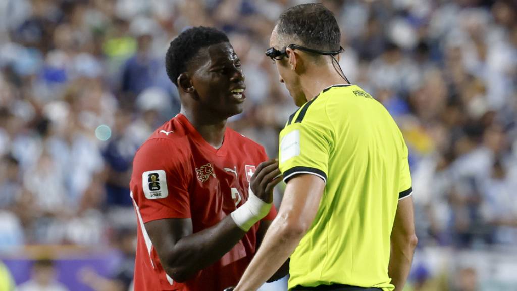Am Schiedsrichter liegts diesmal nicht: Breel Embolo stösst wegen der Berichterstattung über sein gefälschtes Covid-Zertifikat nicht zum Nationalteam