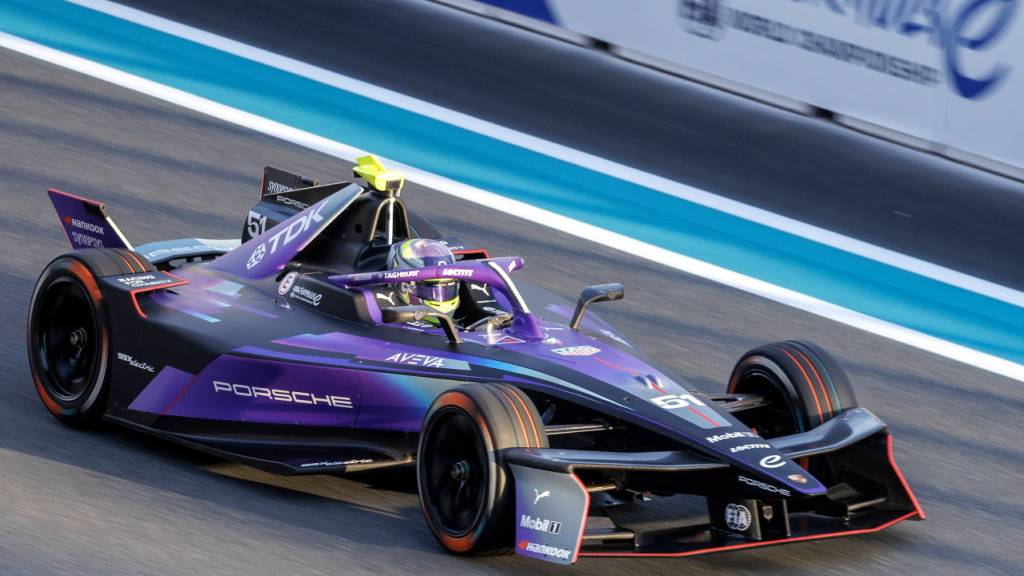 Nico Müller fährt seit dieser Saison in einem Porsche - nun gelang ihm in Berlin der erste Formel-E-Sieg der Karriere