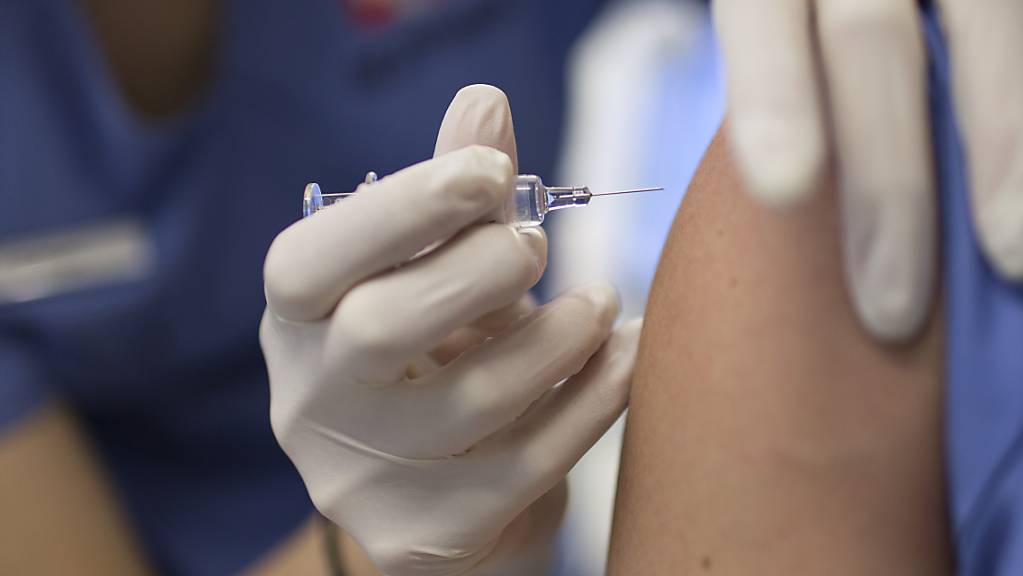 Swissmedic hat ein weiteres Gesuch für einen Covid-19-Impfstoff erhalten. (Symbolbild)