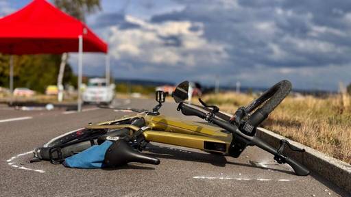 E-Biker bei Kollision mit Auto in Oberhasli schwer verletzt