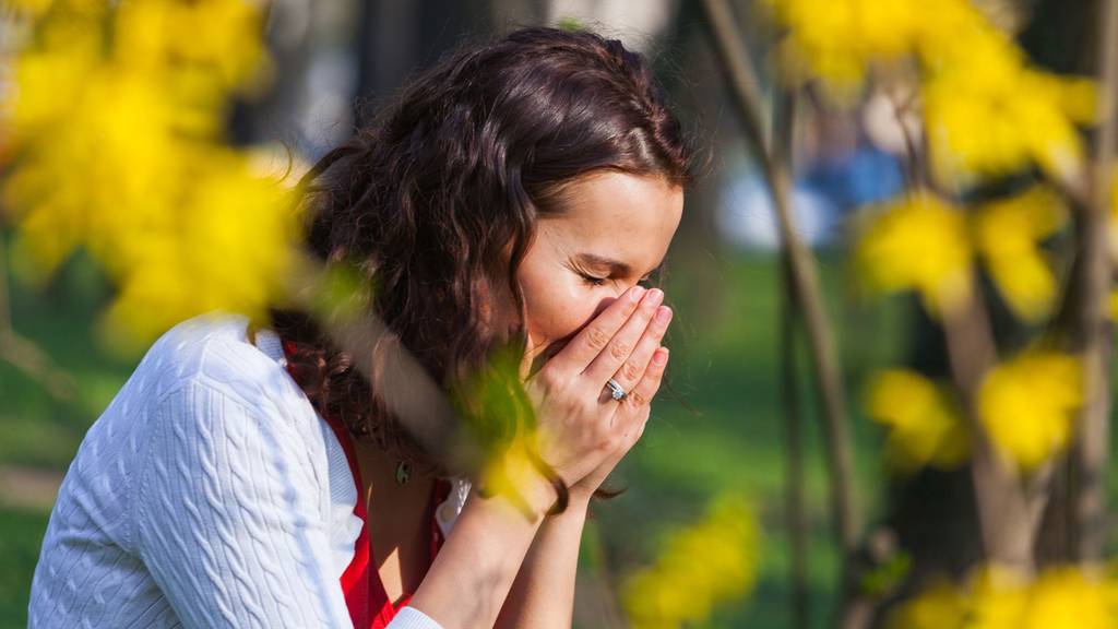 Brennende Augen und laufende Nase – das hilft gegen Heuschnupfen