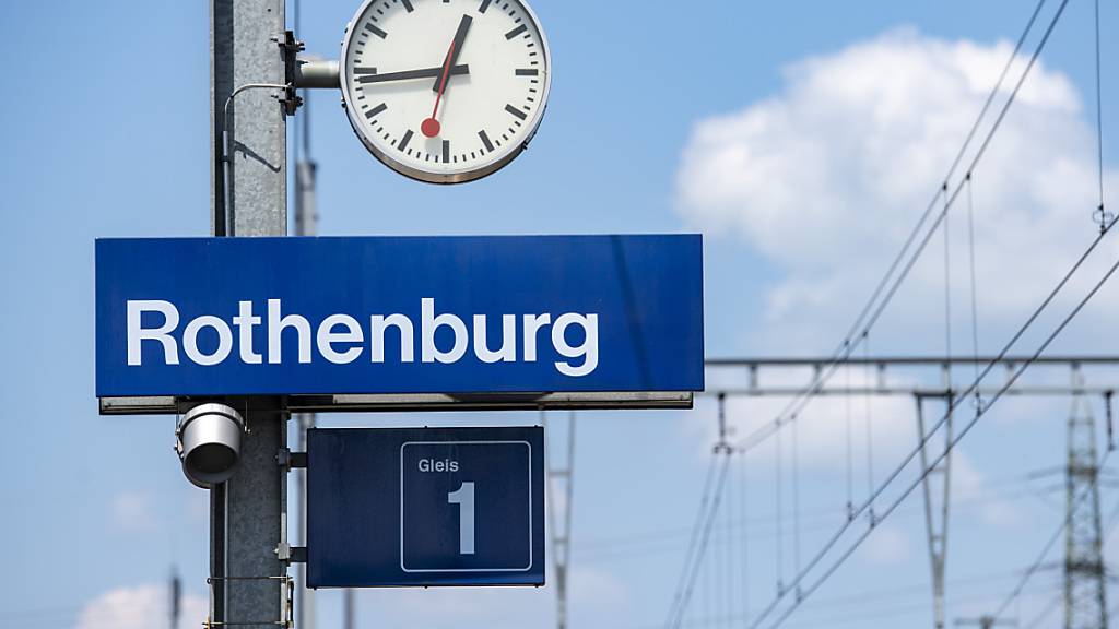 Die Bauarbeiten beim Bahnhof Rothenburg Station können noch nicht beginnen. (Archivbild)