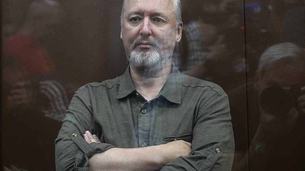 ARCHIV - Der russische Ultranationalist Igor Girkin steht in einem Gerichtssaal in Moskau. Foto: Alexander Zemlianichenko/POOL AP/dpa