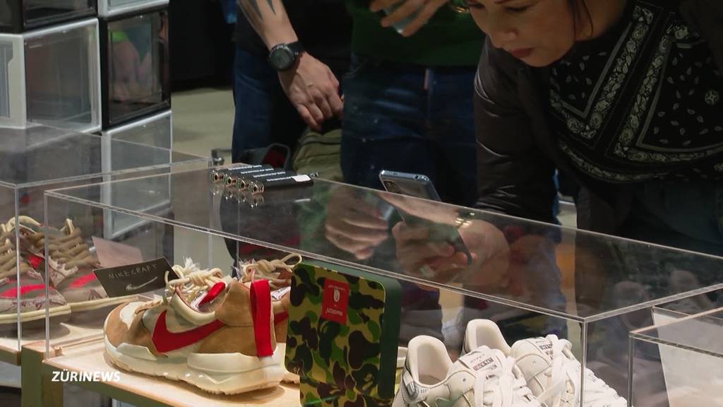 Sneakerfans an Messe in ihrem Element: Verliebt in ihre Turnschuhe