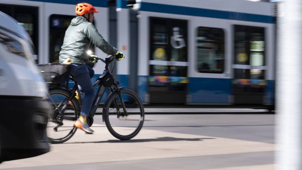 Das Tramnetz soll in der Stadt Zürich weiter wachsen. Der Stadtrat beantragt dafür einen 450-Millionen-Franken-Kredit. (Symbolbild)